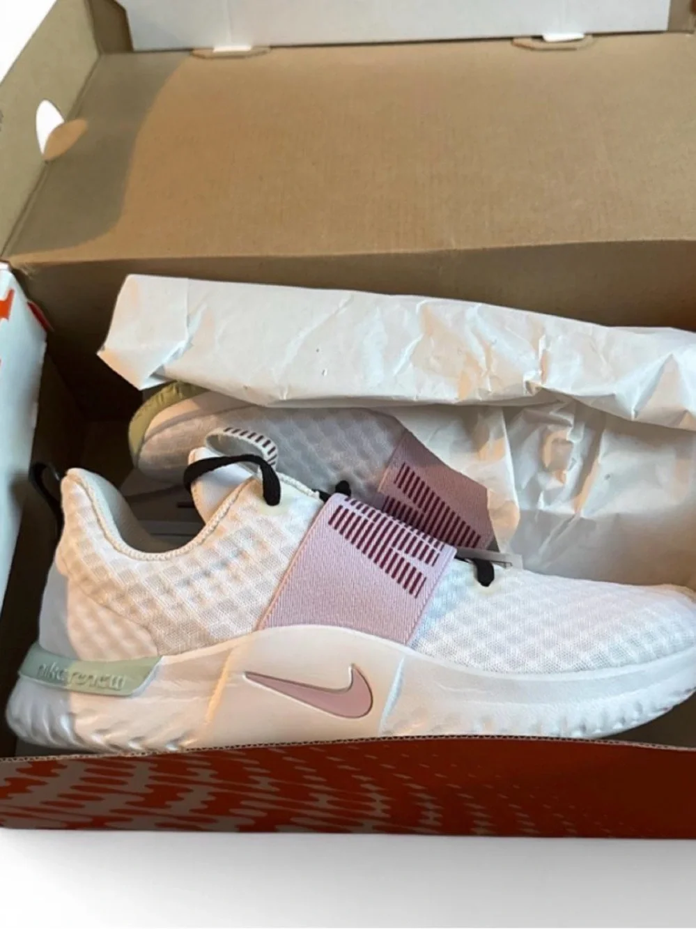 Women’s Nike Renew In Season TR-9 White/light pink sneakers